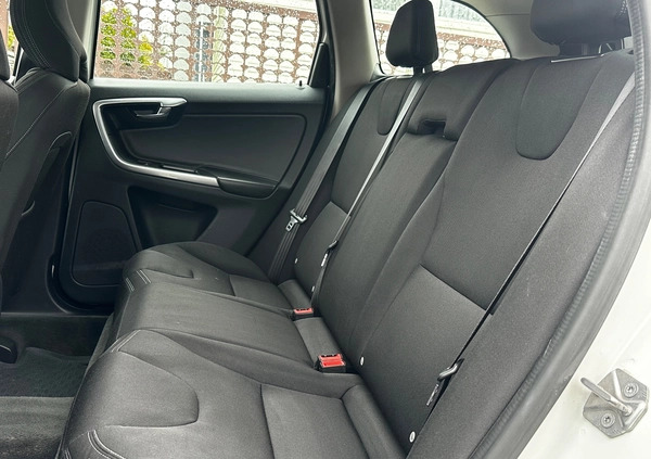 Volvo XC 60 cena 84900 przebieg: 128646, rok produkcji 2017 z Chojnów małe 191